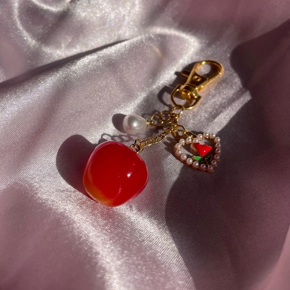 NEW Gold Ombré Cherry Faux Pearl Heart Rose Purse Bag Charm Keychain - Picture 4 of 4
